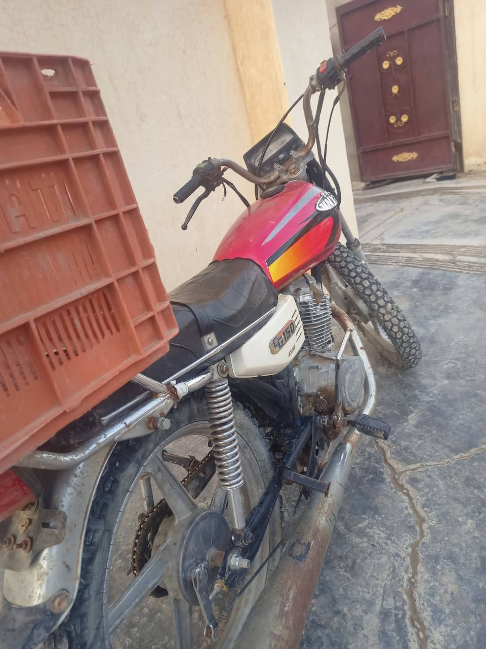 اسلام عليكم دراجه نامه موديل١٩ دراجه ناقصها بس حديده مال بريك او تلحمها موجوده والنمره الثالثه تخرط مايكلفنك ١٠ الف دراجه مابيها ايشي هندر واحد نشطه  ٥كيير محرك  نضيف مامفتوح الجاملق الامامي موجود بس حاطله تاير خلفي ومايرهم لازم تاير امامي بريك  امامي شغال وبكلايت شغال ضو شغال هورن شغال  السعر ٢٥٠وبي مجالل للشراي  مكان تكريت القادسيه  للاستفسار على الرقم***********
