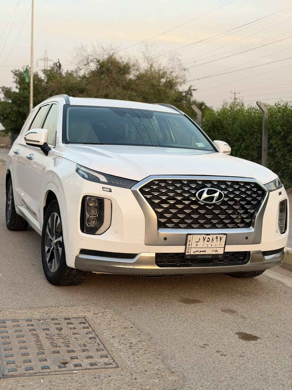 بلسايد 2020 رقم بغداد فول مواصفات بدون حادث 
بس دعاميه 
7 راكب 
3800 محركها 
كشنات منفصله 
العنوان واسط كوت داموك
***********

