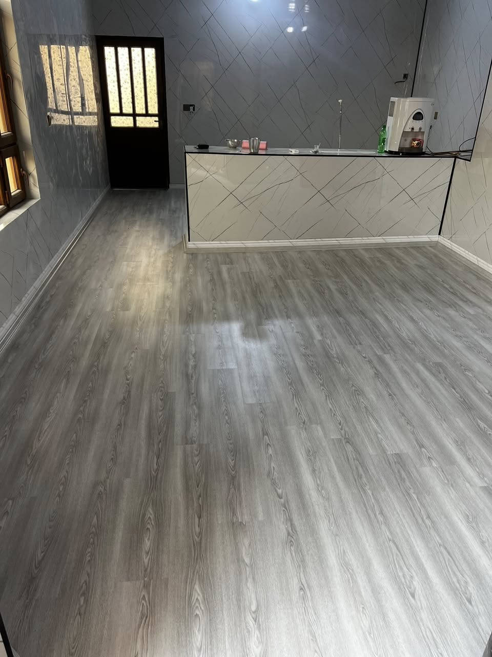 متوفر كادر عمل جميع أنواع الديكورات الداخلية بأنساب الأسعار سقف ثانوي، بديل خشب، بديل رخام، بديل شي بورد، ورق جدران. 
للأتصال 📞
*********** 
 ***********
***********
