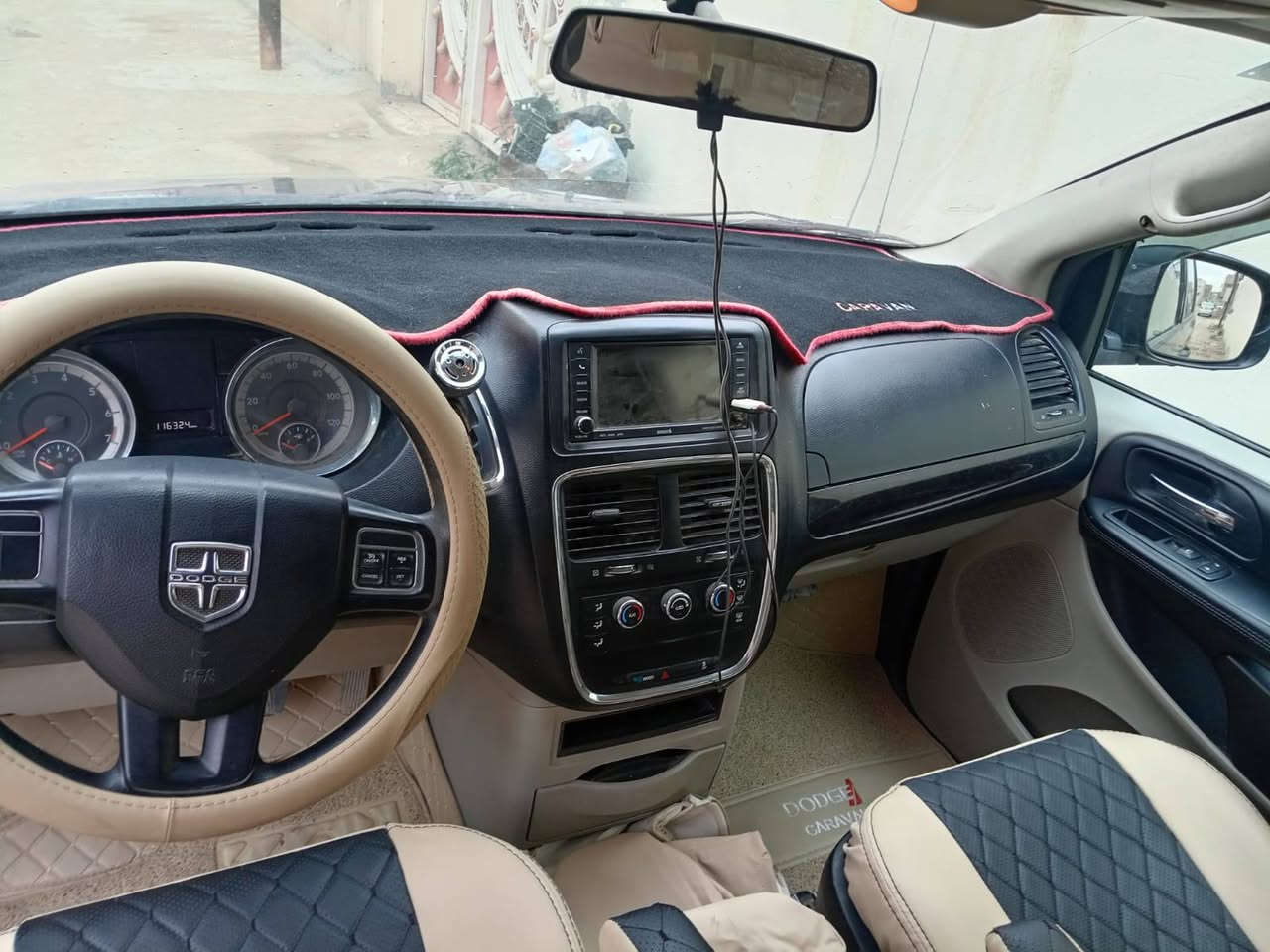 سيارة دوج كرفان موديل ٢٠١٥ وارد امريكي حادثها سرقة كما موضح بالصور المرفقة بالمنشور .
_بيها طخات بسيطة في الجانب اليمين والدعامية الخلفية 

_كشن سياحي منفصل ٧ راكب 

_منضومه عاز ٨٠ لتر 

_الحدادية جيدة 

_المحرك والكير جيد 

_ رقم بغداد بأسمي السنوية جديده مشروع وطني مداور ثاني يوم 

_ السعر ١٣٥ ورقة وبيها مجال حك الجية 

_مكاني واسط الكوت مركز المدينة 
الرقم : ***********
          ***********
