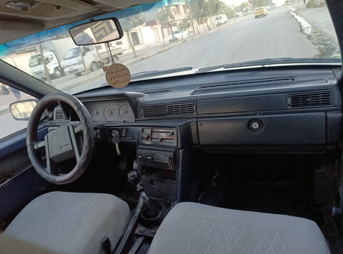 فالفو حجم 740 صبغ شركه سياره نظيفه
محرك 4 سلندر بخاخ بلادي

كير عادي ومحرك مكفولات
موديل 1989
رقم نينوى مشروع  وطني

سنويه الئ  2029 بأسمنه

تحويل بنفس اليوم 

السعر  35 $ ورقه 

المكان موصل 

اتصال فقط ***********
