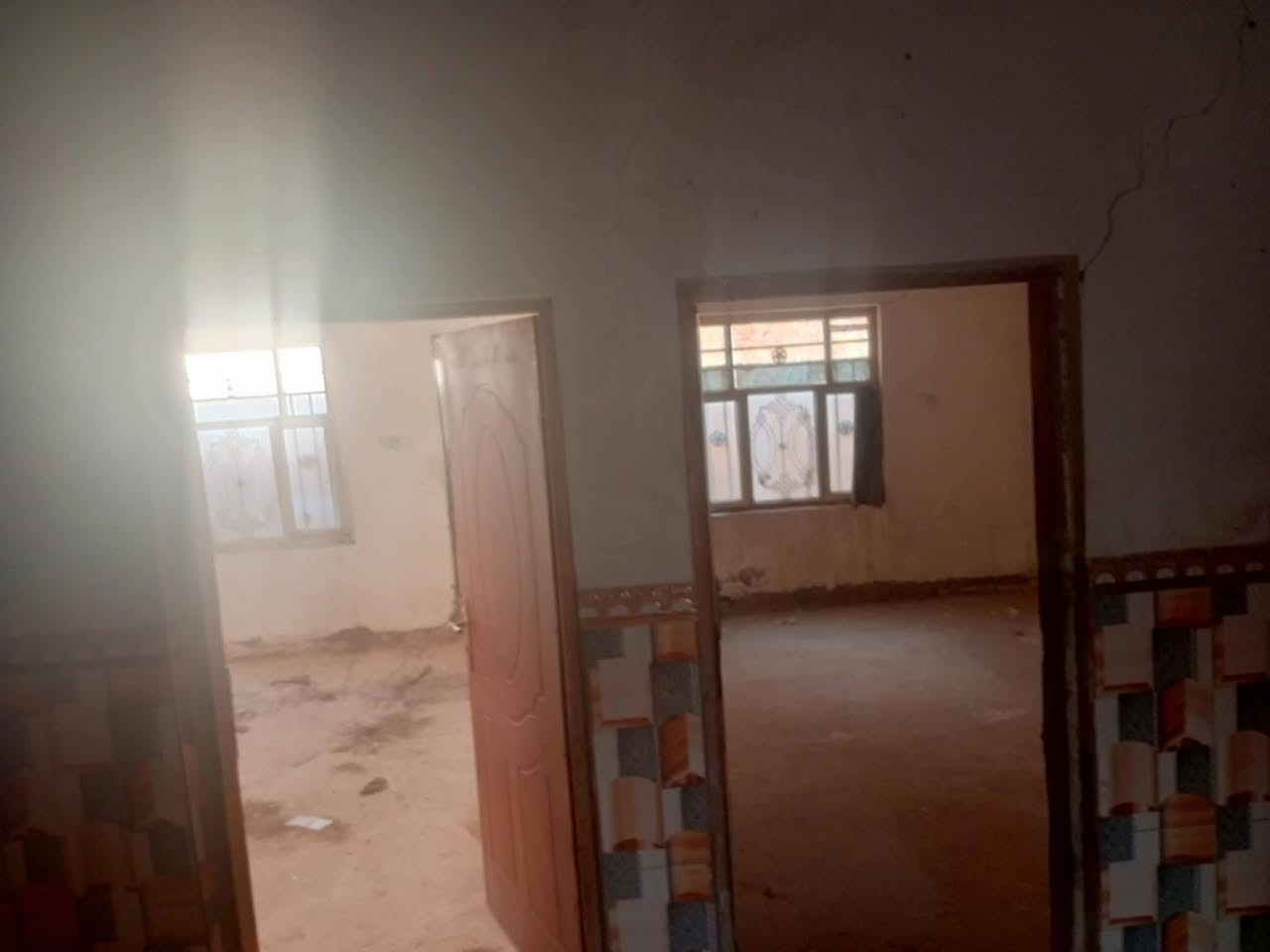 سلام عليكم بيت بسبع قصور شارع ابو احمد يم لحميد لبيت قريب عل شارع رابع بيت بل فرع مساحه ١٥٠بلوك عكاده عوزه ترتيب سعر ٤٥ وبي مجال ويرهم قصد مقدمه ٢٥ رقمي *********** واذ مراوس هم عادي
