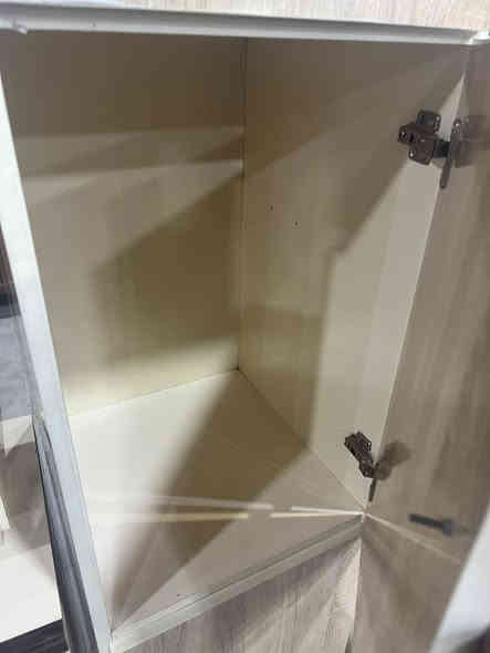 كاونتر للبيع 4 قطع بدون سنك العنوان السيديه الهاتف *********** السعر 225 وبي مجال.
