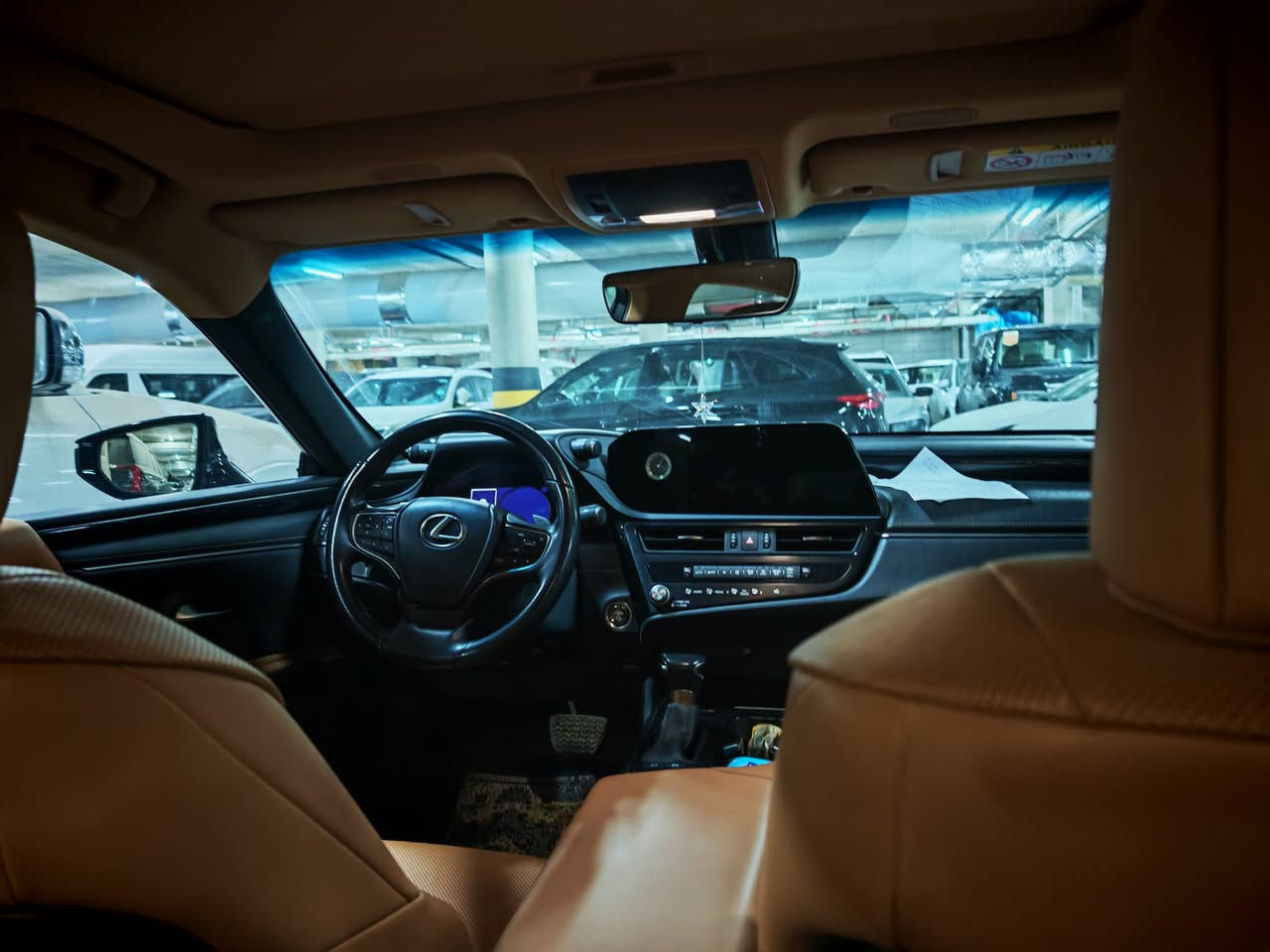 السلام عليكم
للبيع بسعر مناسب جداً 
لكزس 2023 300es
ماشية 39٫000 km
السيارة كلين تايتل مابيها قطرة صبغ
السعر 26 مليون وبيها مجال بسيط للطيبين

للتواصل *********** 
متواجد كل الأوقات تحياتي
