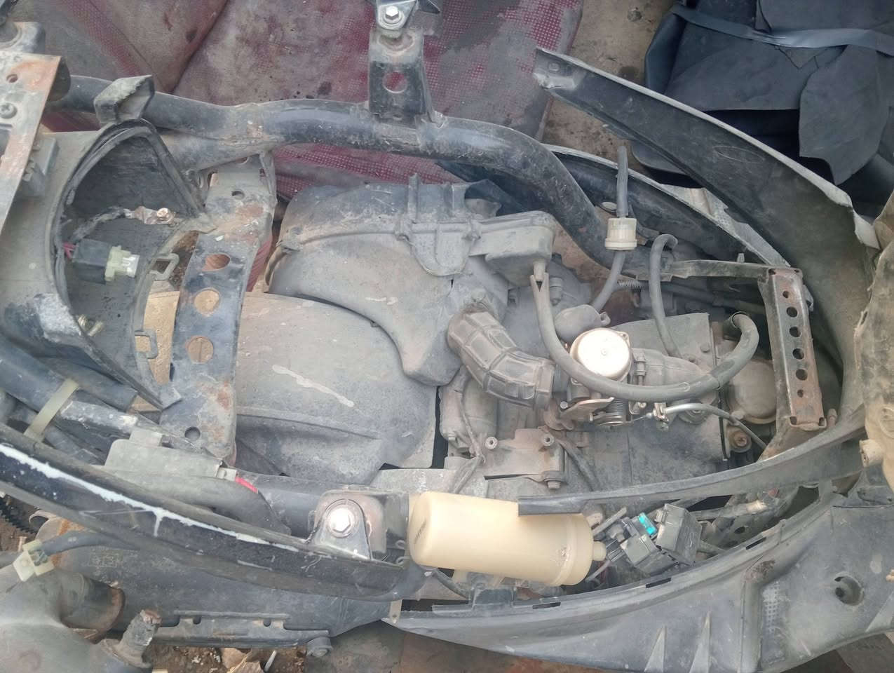 سلام عليكم
فحل غراضه كامله  مكينه حلوه نقصه جوزه 
ونثيه  مكينه راجعه نقص كهربائيات
***********
قيموهن باليرضي الله
