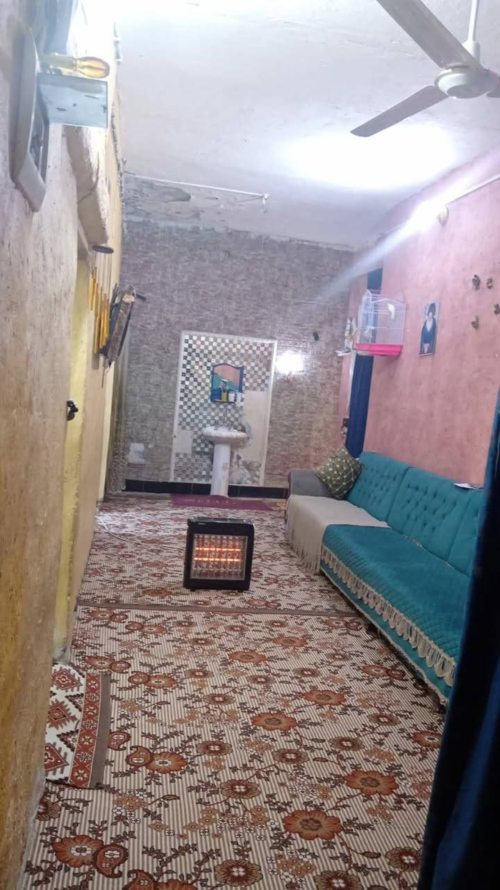 مشتمل للبيع مساحه ١٢٥ حي المعلمين الجديد شارع البطاقه الوطنيه يحتوي على صاله +ديوانية +مطبخ+غرفه* ب110 وبي مجال  للتواصل على الرقم ***********
