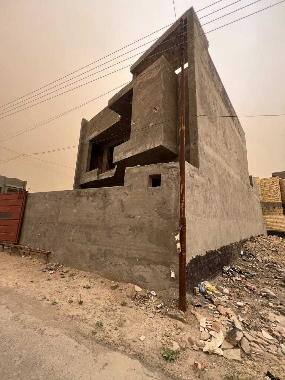 دار للبيع الجغيفي الثانيه قرب صيدليه آشور شارع ١٠ مبلط مساحه ٢٣٥ م تفاصيل البيت ٤ غرف نوم صاله ديوانيه مطبخ حمامات  الاستفسار اكثر *********** متوفر وتساب او مراسله الصفحه خاص سعر البيع ١٢٥ قابل للتفاوض  علما نقص لبيت بياض وأرضيه و. كهرباء
