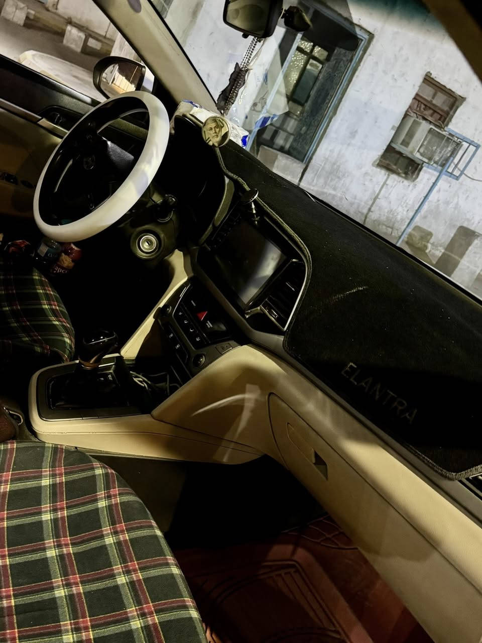 سلام عليكم 
النترا للبيع 2018 خليجي  رقم أربيل جديد 
سنويه لسنة 2030 
بيها ضربة تكمة جهة  سايق 

مكينة وكير جدد مكينه صار 10 اياًم من شديتها
تخم تاير تبريد تدفئه حداده جاهزه للأخير 
ويلها لبلادي موجود عندي
تنتة 
أشاير بالمرايه
كأمره 
حساسات 
شاشه جبيره
تحكم ستيرن

مكاني البصره 

سعرها 110 وبيها مجال للطيبين 

نتصال فقط موجود 
***********
