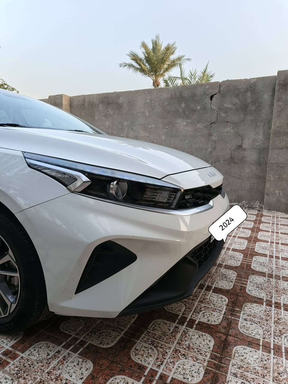 السلام عليكم سيارة سيراتو موديل 2024 فول مواصفات  1/1 محرك 2000 شركة NIM السيارة وضع شركة كفالة عامة عدا رصعة صغيرة ماشية 25  حقيقي السعر 195 وبيها مجال قليل عنوان واسط العزيزية للاستفسار ***********
