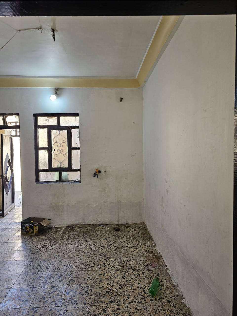 بيت للايجار في حي الوفاء المساحه 50 متر سعر الايجار 200,000 دينار قريب السايدين الجامعه للاستفسار/***********
