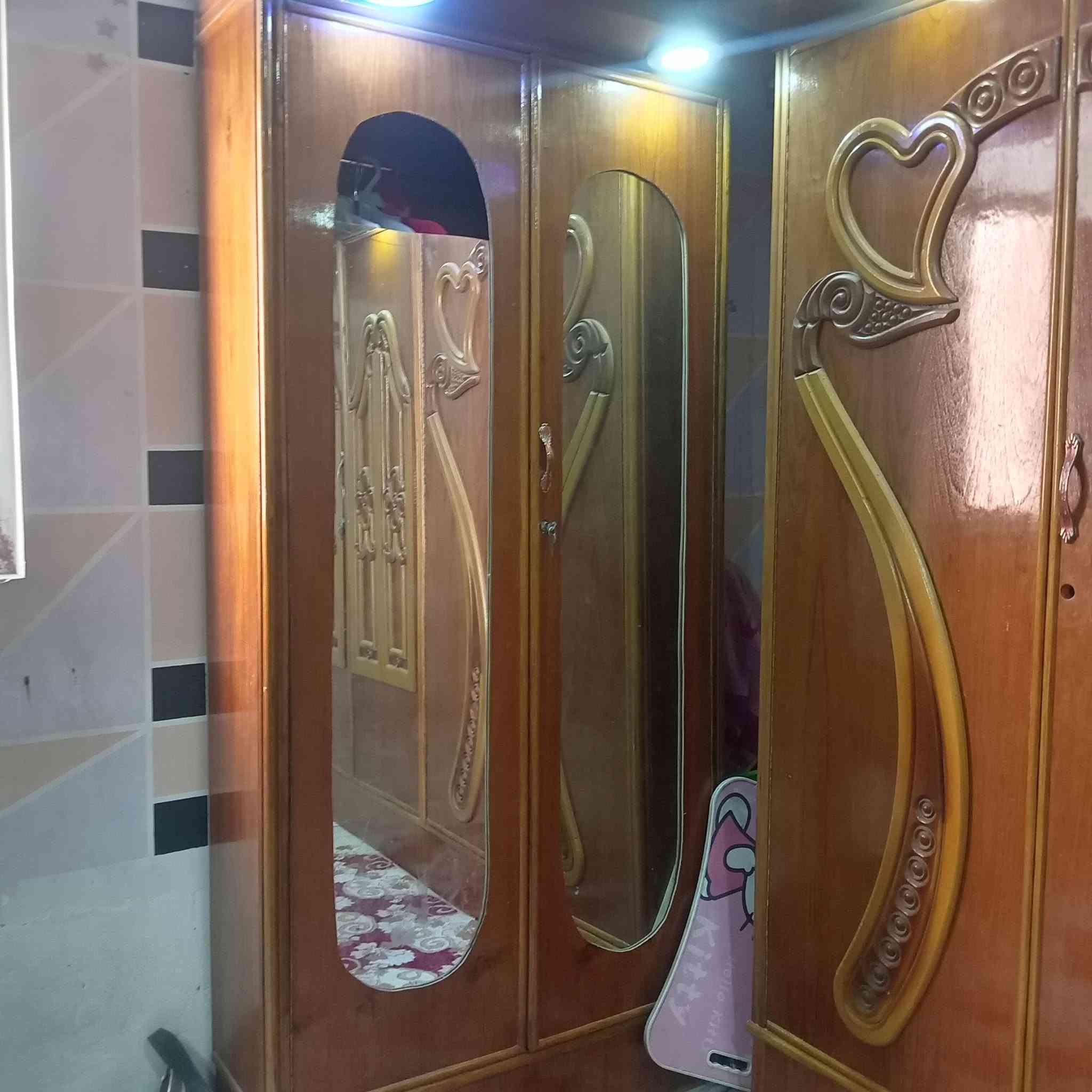 سلام عليكم غرفة اخشاب الخشاب كوله درجه اوله  للبيع تفصال جديده كلش احله من الصوره مستعجل علبيع كوفه بسهله سعره مليون او 500 قفل متواجد علفيس ***********
