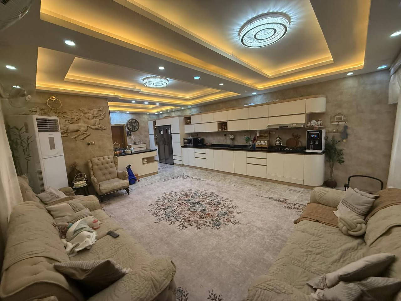 🏡|للبيع|🏡
_______________
يوجد دار حي السواق شارع 12 مساحه 150 بناء حديث💯,
طابقين غرف نوم 4 صحيات 4 استقبال مطبخ مفتوح على صاله ، مكتب أبو زيد الكنبي شارع الجنسية ***********
