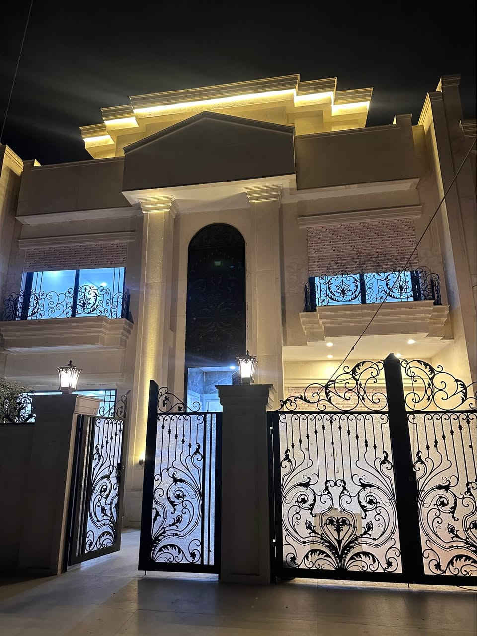 خانوو بۆ فرۆشتن
بیت للبیع
گەرەك(٣٢پارك)📍
٢٠٠م
فول فول
بیت للبیع🏡
بۆ زانیاری زیاتر پەیوەندیمان پێوە بکە 
☎️***********
https://wa.me/message/3UZF6G5J3GVVH1 أربيل, العراق
