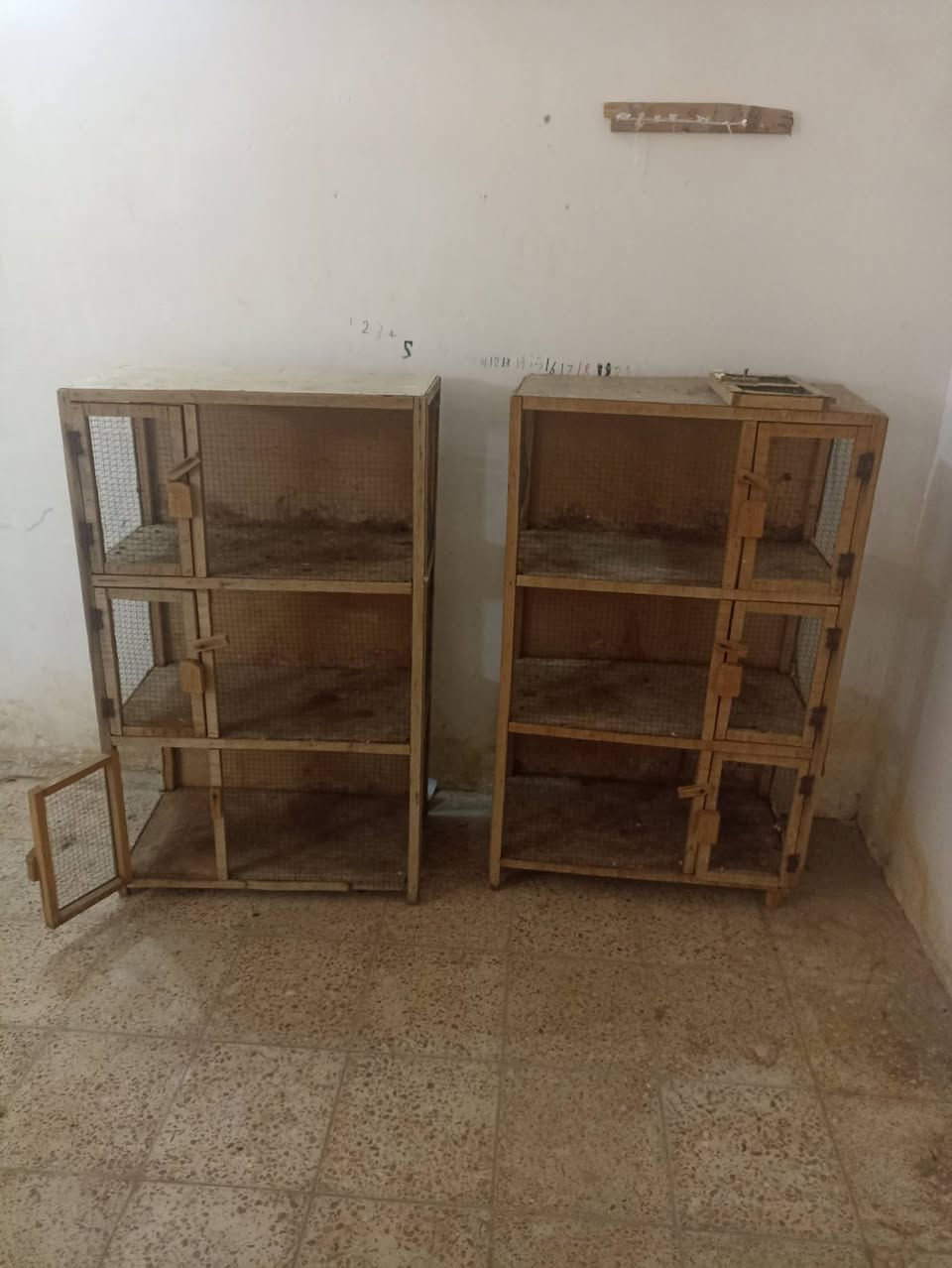 السلام عليكم خانات 6 مقسمات 3 ب 3 نضيفات كلشي ما بيهن سعرهن 50 الف بيهن مجال بسيط حك الجيه عنواني بغداد الحسينيه *********** وياهن باب اني سويته هديه
