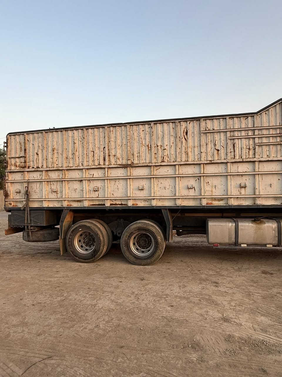 سلام عليكم اسكانيا بطه موديل 96  مكينه 143 /500 بم عادي مجموعه ام الفلتر حديث رقم كركوك مقطوره ب السنويه 
عنوان بغداد بسمايه جرف النداف مكلف بلنشر 
غير متواحد ع الفيس 
***********
