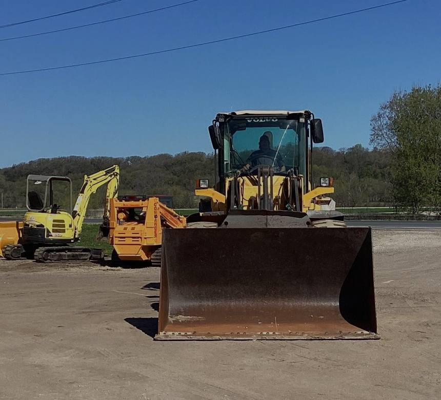 VOLVO L90F
سنة التصنيع 2008
عدد ساعات العمل22900
الشفل مكفول من الاعطال الكهربائيه والميكانيكيه 
موقع الشفل اوربا 
السعر 27000$
للاستفسار التواصل خاص او واتس اب 
+31657116376


**إذا كنت صاحب هذا الإعلان وتريد حذفه لأي سبب، رجاءا أرسل رسالة إلى الدعم الفني**