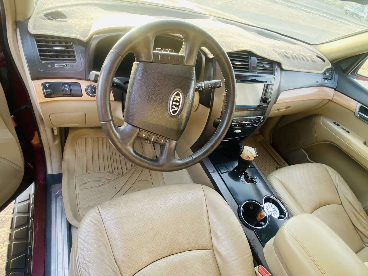 السلام عليكم كيا موهافي للبيع ٢٠١٠فول رقم بغداد بصمه كشنات جلد كهربائيه الضرر الجاملغ الخلفي اليمنى مكان السياره المحموديه السعر ١١٥ ورقه وبيه مجال ***********
