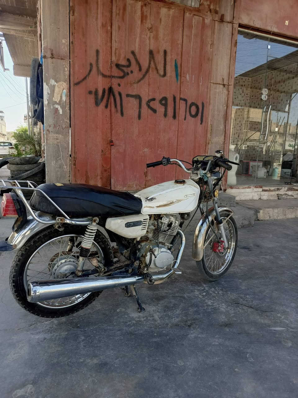 سلام عليكم شلونكم شباب دراجه نامه للبيع مكينه لاتنقيص ولاتبخير ويلات نضاف تايرات نضاف عوزه ترتيب مكان شطره سعر 325وبيه مجال للشراي مستعجل ع بيعته 
تصل ***********
