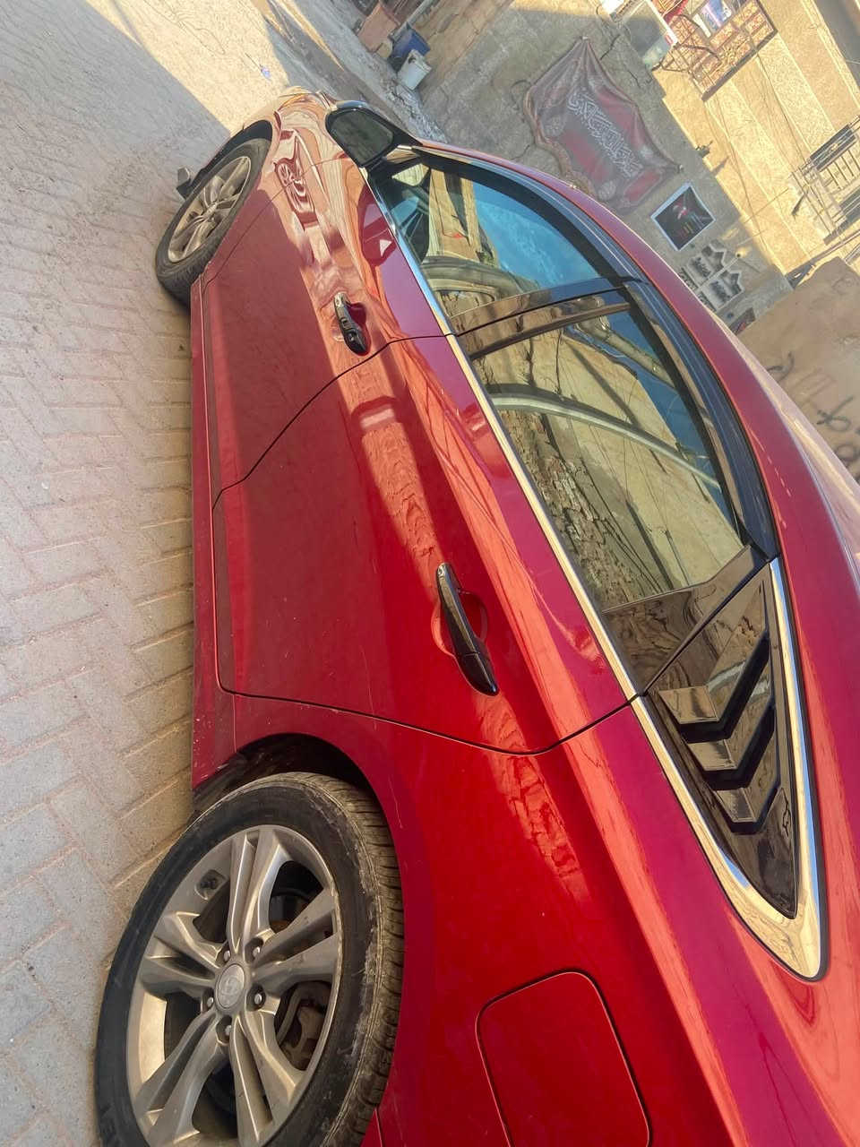 للبيع هونداي سوناتا 2018 ١/١ لمتد
ماشية 82.000/ الف مايل
وارد امريكي كلين اللون احمر 
حادث بالعراق بحافة الصندوق
والجاملغ الامامي الهلال بارد قليل
وباب وربع بارد اثر ضربه خفيفه
 + جراد خفيف كلش على القمارة 
حدادية 70/100 
رقم بغداد الجديد
حجم الحرك 2400 gdi 
المواصفات: 
نظام قيادة Eco+normal+sport
فتحة سقف بانوراما ٣ طگات
داخل جلد بيجي 
نظام ترحيب عند الاقتراب
بصمة+بصمة الابواب+بصمة صندوق
ويل كب 17 
شاشة لمس كار بلي ايفون+ اندرويد
شحن موبايل وايرليس
بلوتوث + ٢مخارج USB+٢ مخارج ١٢فولت
هاند بريك كهرباء 
نظام اوتو هولد + نظام توقف ( بريك )ذكي  
رادارات جانبية + كاميرا خلفية
نقطة عمياء بالمري
سماعات انفنتي دمام امامي خلفي 
بردات في الجامات الخلفية
قطعتين تبريد بيانو شاشة 
تدفئة تبريد كشنات الامامية 
تحكم كهربائي بالكشنات الامامية
خزن ميموري وضعيتين 
تدفئة بالستيرن 
گير اوتو +عادي 
مثبت سرعة 
لايت عالي ناصي زينون دوار داينمك
صندوق ذكي عند الاقتراب يفتح
حساس ضغط هواء الأطارات
شاشة تنبيه الاعطال
مانع الانزلاق ABS
تحكم بدرجات الاضاءة الداخليه
السعر  120 بيه مجال بسيط حيل
مكاني بغداد ***********
السونار مرفق
