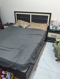 غرفة نوم • بدون دوشك • يحتاجلها ترتيب