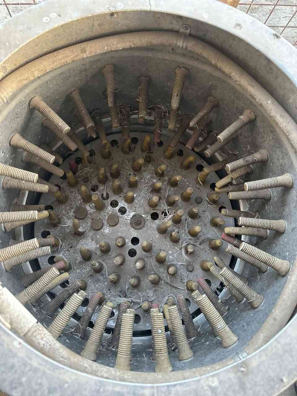 مكائن تنضيف دجاج عدد ثنين للبيع شغلات على الفحص  بس وحده بيها كسر بل الصينيه 
مكاني سماوه 
رقمي ‭٠٧٨٤ ٩١٨ ٤٢٧١
