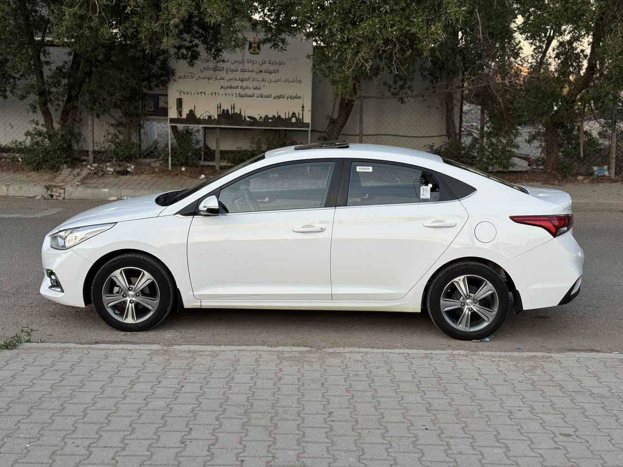 هونداي اكسنت 2020 وارد خليجي
مكفوله من الصبغ والبارد
مواصفاتها 
شاشه كبيره 
سلايت 
تحكمات ستيرن جهتين 
اشاير بالمري
محرك 1600 دوش 
ويل كب 
نظام اي بي اس 
نظام ايكو اقتصادي بانزين 
السياره جديده 
السياره رقم بغداد وباسمي 
السعر 132 
للاستفسار ***********
