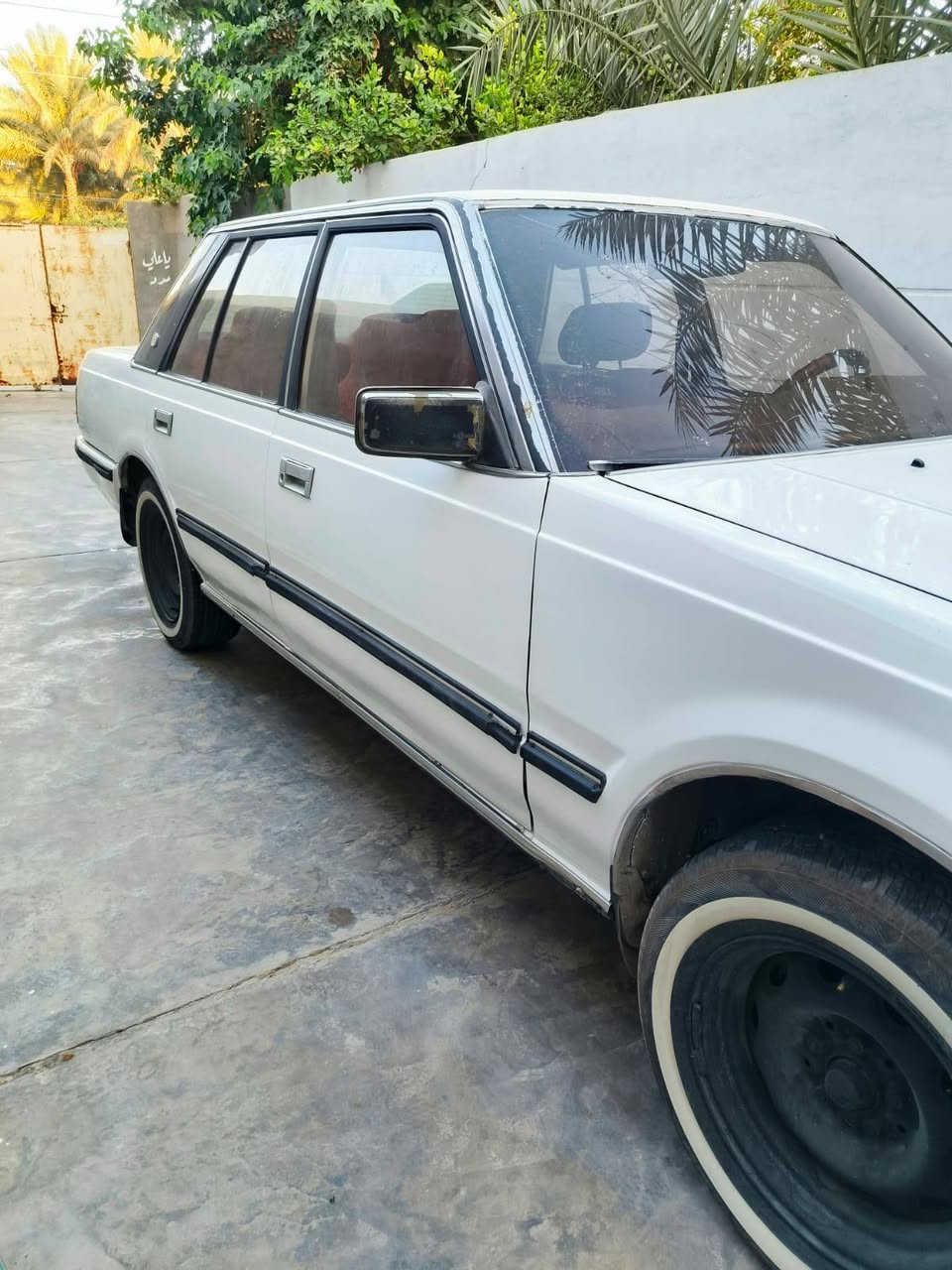 السلام عليكم  سياره سوبر موديل 1985 للبيع رقم دولي مكينه وكير ففتي تبريد شغال تدفئه مامربوطه بس تربط الصونداة بيه ضربه بالصفحه وراجعه مابيه شي السعر ٤٥ ورقه المكان ديالى الرقم ***********
