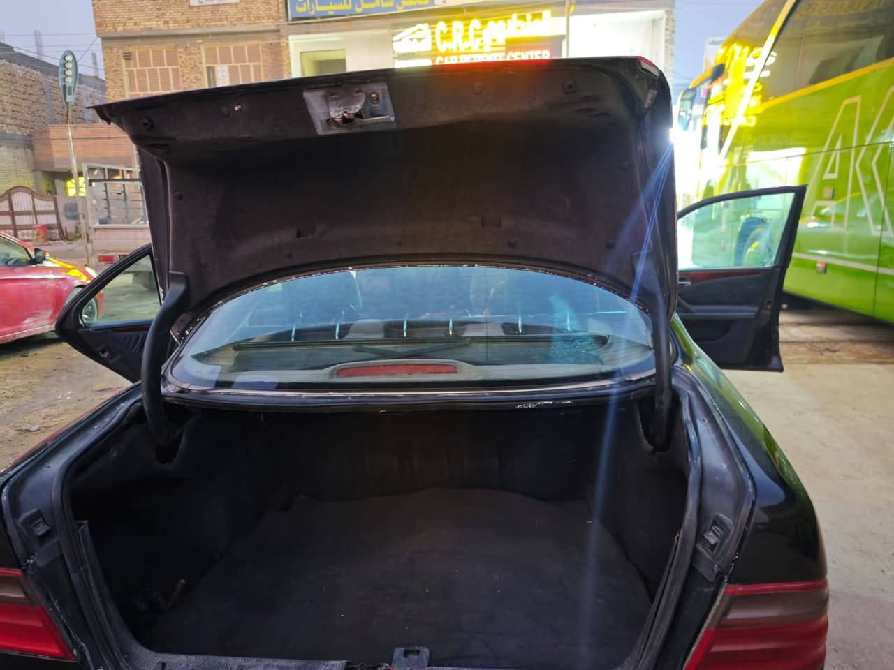 السلام عليكم 
للبيع مارسدس ام عيون موديل ٢٠٠٢
محرك V
المرغوب 
السعر ١١٧وبيها مجال 
للاستفسار الاتصال على ***********
