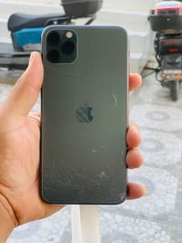 ايفون ١١ برو ماكس • ضهره مكسور • ٦٤