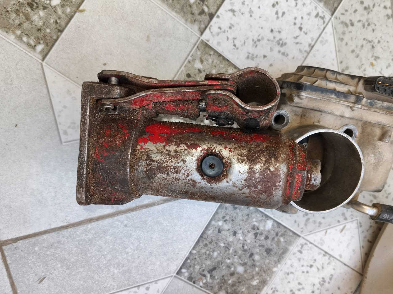 اغراض كامري للبيع شرط الشغل ***********
مازده طاكه بيها قاعده ترهم من ٧ الى ١٠ سعر ٢٥

جك ياباني اصلي ١٥ الف

جك صغير  ١٠الف

دكشن بارد ١٥ الف

مجاول زوج ١٥ الف

شباك امامي ٢٥ الف جديد ما مستخدم

جويتر ٢٥ الف

بردات ١٥ الف جديد

درايم شفت قصير ٢٥ الف

علامه ١٠ الف

غلاف باب من ٧ الى ١٠ اربع قطع ٢٠ الف 

كلوبات على الرقم الخلفي تك ٥ الف

يده باب بيها كسر بسيط وحده جديده زوج ١٠ الف

دجه مكينه ١٠ الف اصليه الصغيره
بطانه باب بلاستيك تخم ٤   ٢٠ الف
