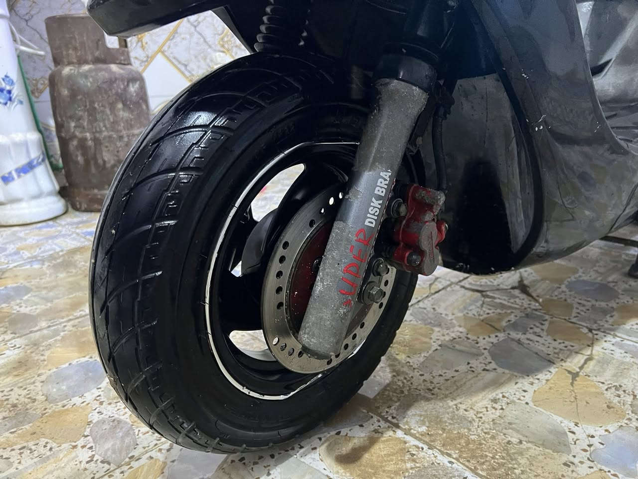 دراجه كامكو جي 4 دراجه على وضع بلاد مختمه وربع مذب عليه مكفوله من صبغ كفرات حتى صالنصه ومكينه بلاد ناعمه لستفسار *********** بي واتساب
