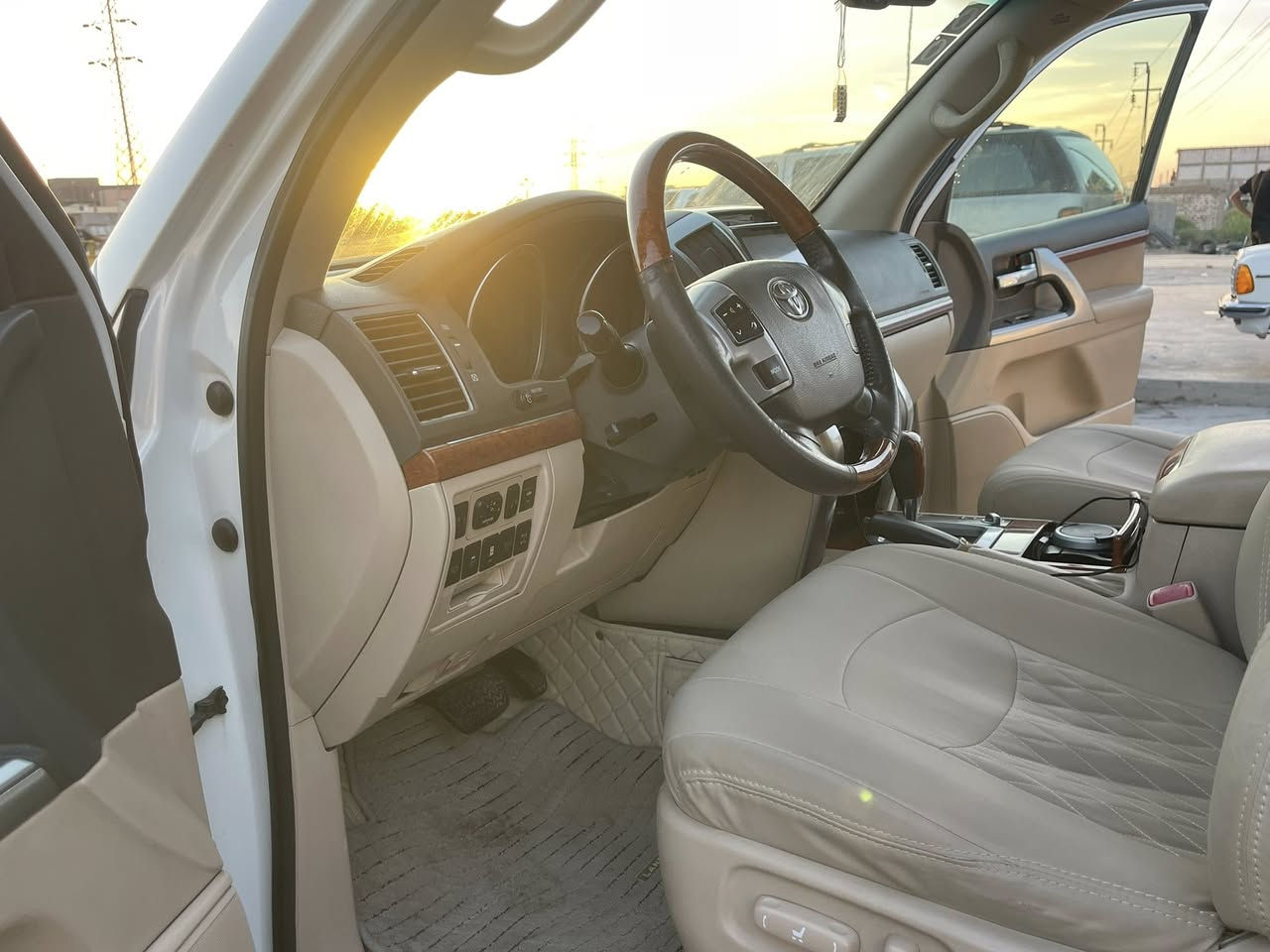 لاند كروز 2015 كفاله عامه
المكان البصره 

***********
