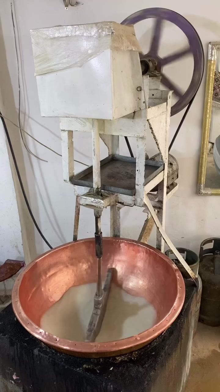 سلام عليكم  للبيع ماكنة حلقوم مستعمل سعتها من ٤٠ إلى ٥٠ كيلو غرام شكر .بسعر مناسب جدا. كركوك موبايل [***********]
