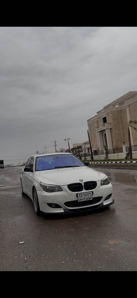 بیئم چاو برۆ (٢٠٠٧) مەکینە (٥٢٥)  نۆزل کورت (٦) پستۆن 
فول فول ماسەفات  گیر مەکینە تقەو رەقە تەبرید ساردو گەرم کارەبایاتی کامل بەشەرت   حیزام نیە بەس بە حیزام دەفرۆشم 
٢٧وەرەقە غەرامەی لەسەرە  یەک گلۆپیشی نەقس نیە سەیارەکە کامل جایزە  
گوشین پازدە حەرەکەیە ئاوینە کارەبایە
(0750 686 86 63) أربيل, العراق
