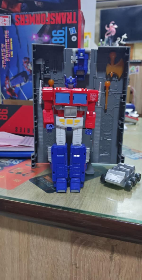 مجسم أوبتيموس برايم (Optimus Prime) من سلسلة Transformers Studio Series 86 Commander Class، المستوحى من شخصيته في فيلم Transformers: The Movie.  
السعر خاص
متوفر توصيل لجميع محافظات العراق


**إذا كنت صاحب هذا الإعلان وتريد حذفه لأي سبب، رجاءا أرسل رسالة إلى الدعم الفني**