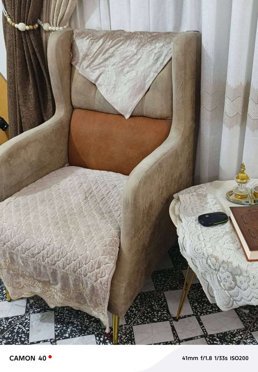السلام عليكم تخم مستعمل عشر مقاعد للبيع مع المفرش سعره 450 وبي مجال العنوان بغداد جسر ديالى الجديد قرب اسواق اسطنبول الرقم ***********
