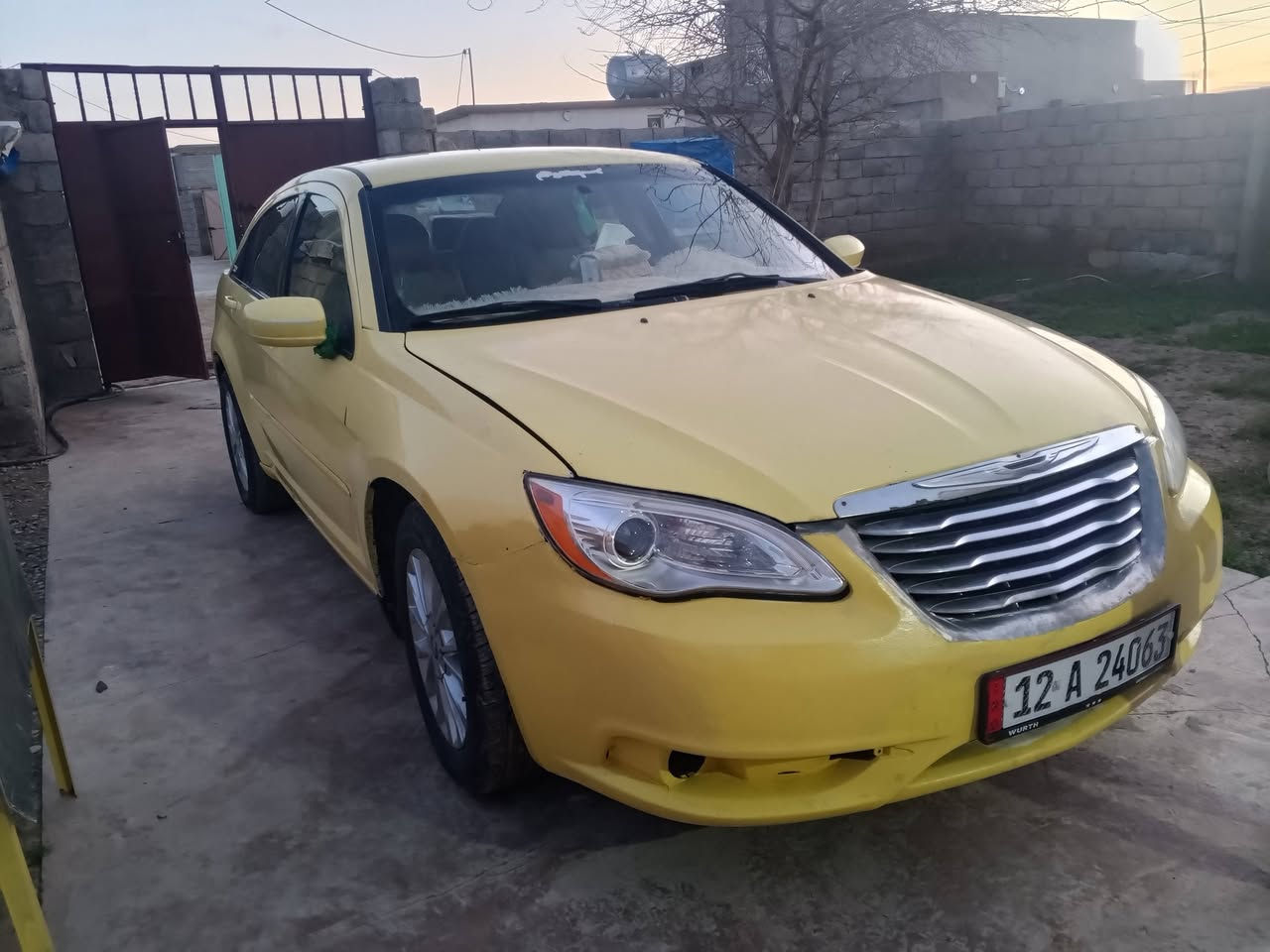 للبيع فقط سياره سي 200 امريكي 
موديل 12 باسمي رقم مسطره 
وهزه جديده 
كابون بنزين موجودة 
تريد وكالة وتحويل 
سعر 70 بي مجال الطيبين 
رقم الهاتف ***********
وبيها واتساب
