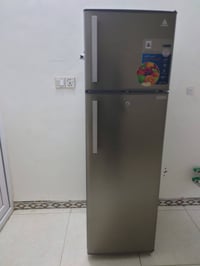 ثلاجه • نضيفه • استعمال شهر