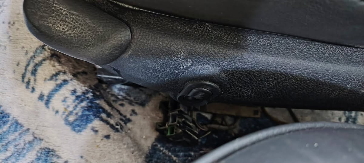 كراسي (كشنات) جلد بلادي كامل اوبل اوميكا بزون موديل 2002 كهربائي يرهم من موديل 1995 الى 2002 .
الموقع بغداد - الكريعات
رقم الهاتف واتساب فقط . ***********
السعر 300 الف وبيه مجال
