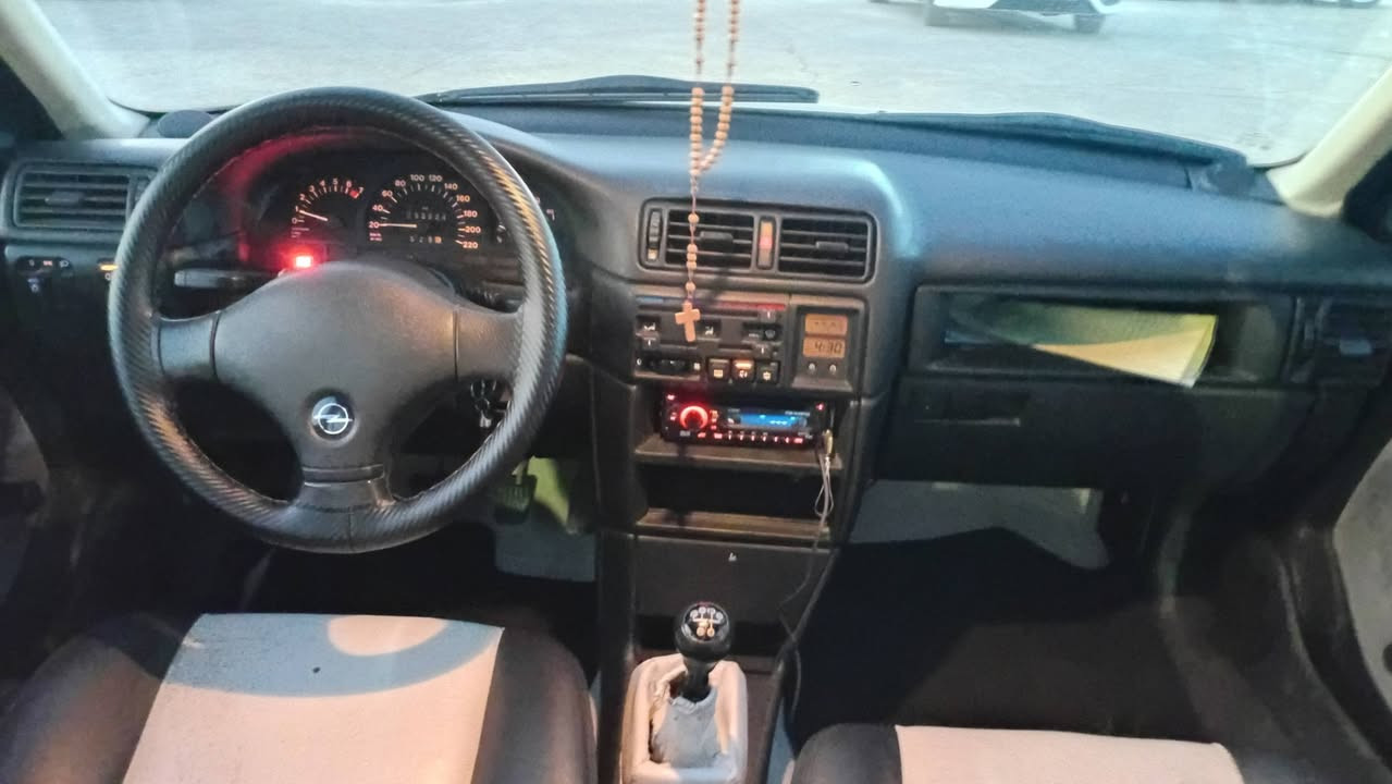 اوبل فكترا ...  ١٩٨٩
كير عادي 
تدفئة بشرط 
شاصي بشرط 
صبغ عام جماليه
رقم : نينوى ألماني تابع مشروع الوطني 
#ملاحظة: كابون بنزين موجوده ⛽️⛽️
#السعر : ٥٢ $ بيها مجال  
#العنوان: الموصل _ الحمدانية 
#الاتصال: *********** _ ***********
