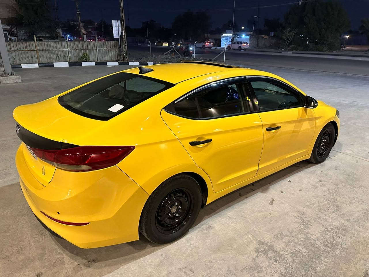 سلام عليكم النترا ٢٠١٧ حادثها فقط دعاميه خلفيه بيها بس تقرير سياره جديده احله من لصور سياره جاهزه للخير كل نقص ما بيها
مكينه وكير وحداديه وتبريد كفاله 
فول مواصفات
فتحه + بصمه + بصمة ابواب + شاشه جبيره + رادار جانبي + كشنات تدفئه + ستيرن تدفئه + اشاير بل مري + فول تحكمات + ثلاث انظمه قياده + سياره بدون ايرباك
وباقي لمواصفات المعروفه
ماشيه ١٣٠ الف كيلو
مكينه ٢٠٠٠ دوش
سعر ١١٥ وبيها مجال
مكان السياره بغداد
للستفسار  ***********
