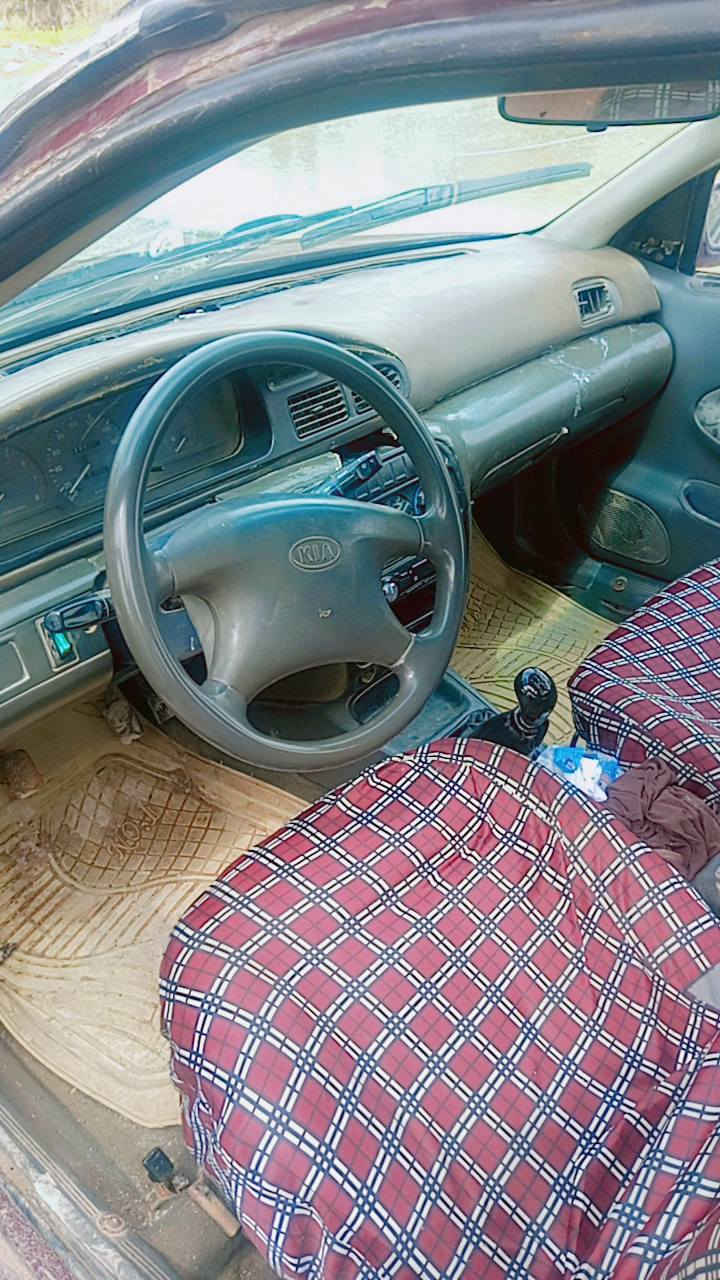 السلام عليكم سيفيا موديل 95
للبيع رقم ديالى باسمي السياره مكانها بغداد مقابل بوب الشام كير عادي محرك مفتوح صدرها تعبان ومشط تعبان 
والبقيه موضح بلصوره الشراي بتصل وبلخدمه ***********  السعر 27 ورقه
