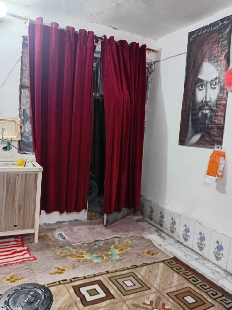 بيت للبيع المساحه 50 متر حي اور منطقه الشيشان البيت يحتوي عله طرمه وصحيات خارجيه وصاله وغرفه جوه وغرفه فوك وبلكونه خارجيه منطقه نظافه وهدوء مقرنص شته صيف ماتحس بشي لاستفسار لاتصال عله الرقم ***********
