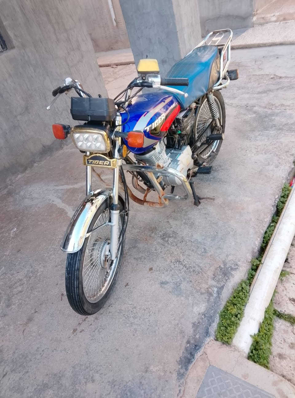 موديل 20 للبيع دراجه نضيفه 
350 أوراق ضايعه 
مكاني خان بني سعد 
الرقم ***********
