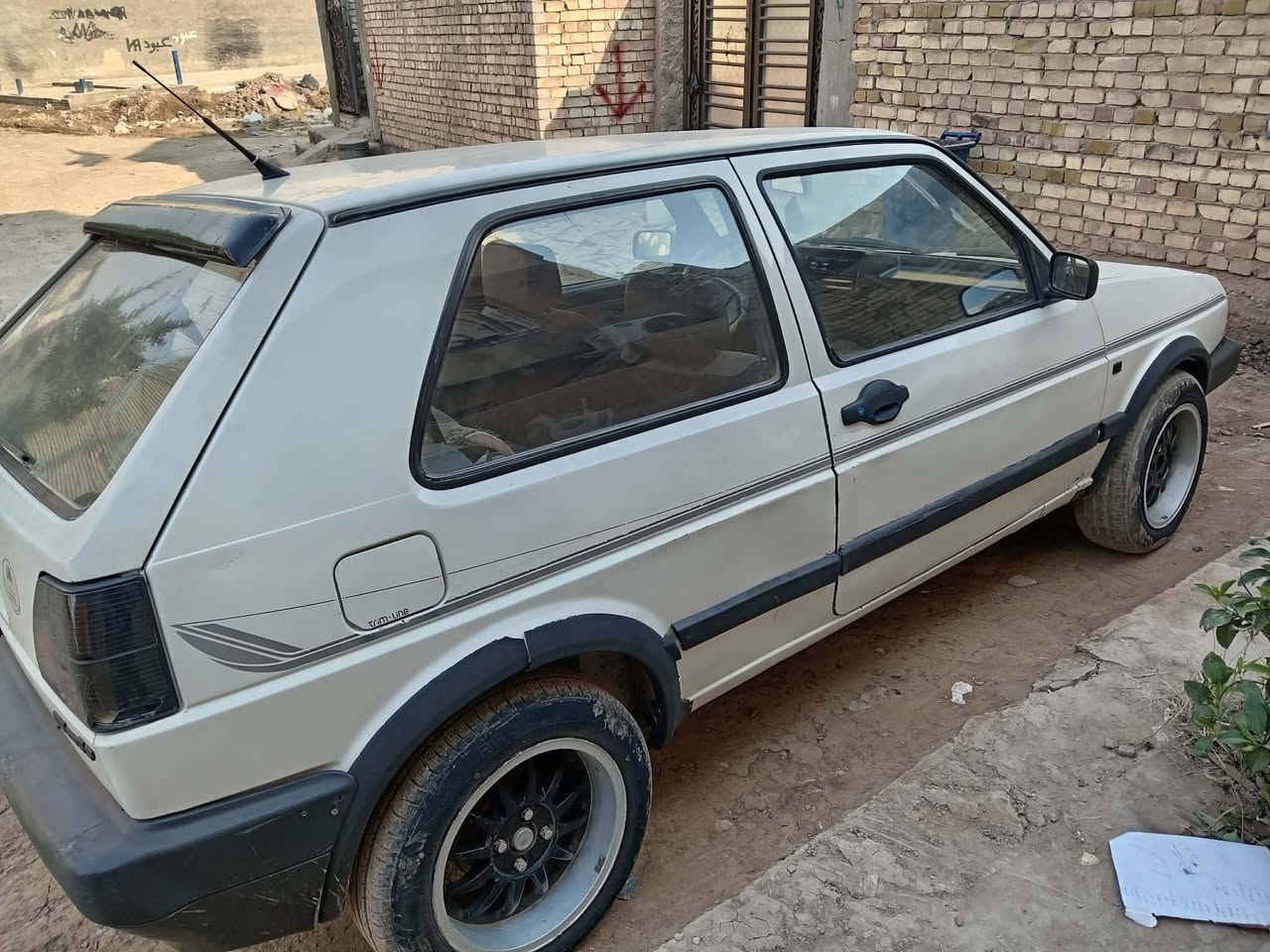 كولف موديل ٨٩
السعر ٢٥$ و بيها مجال 
العنوان بغداد البلديات 
رقم الهاتف ***********
