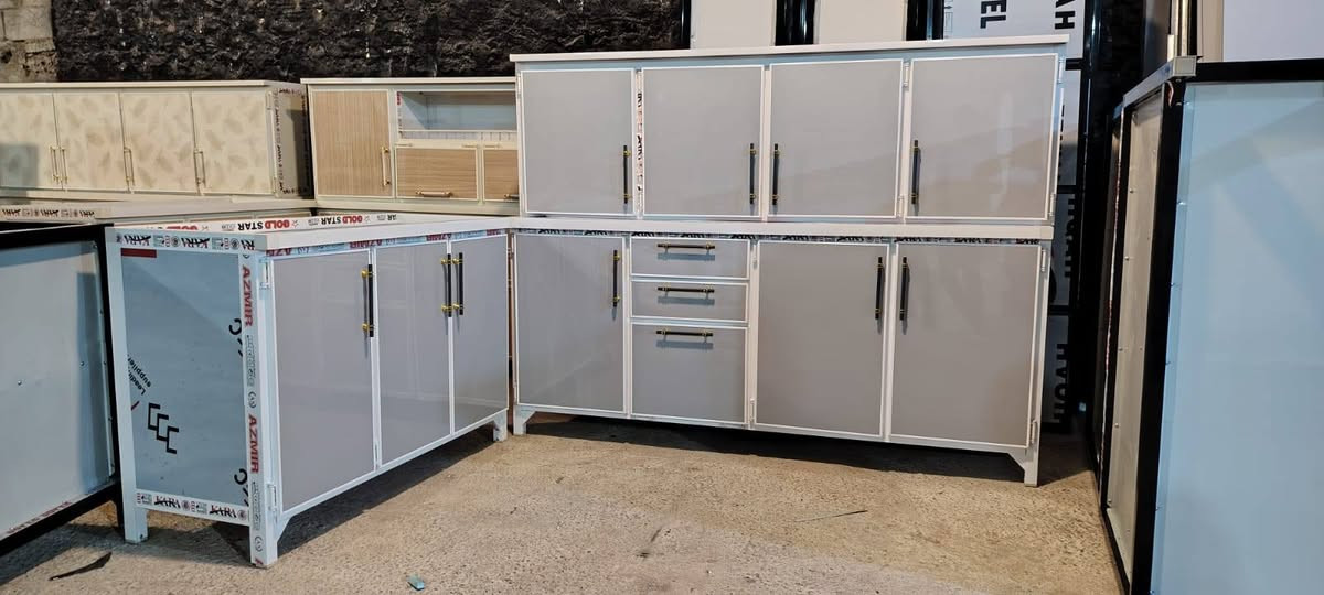 السلام وعليكم كاونترات جزمات جمله مفرد توصيل يوجد لدينا مستعمل وجديد لستفسار ع الرقم .***********
