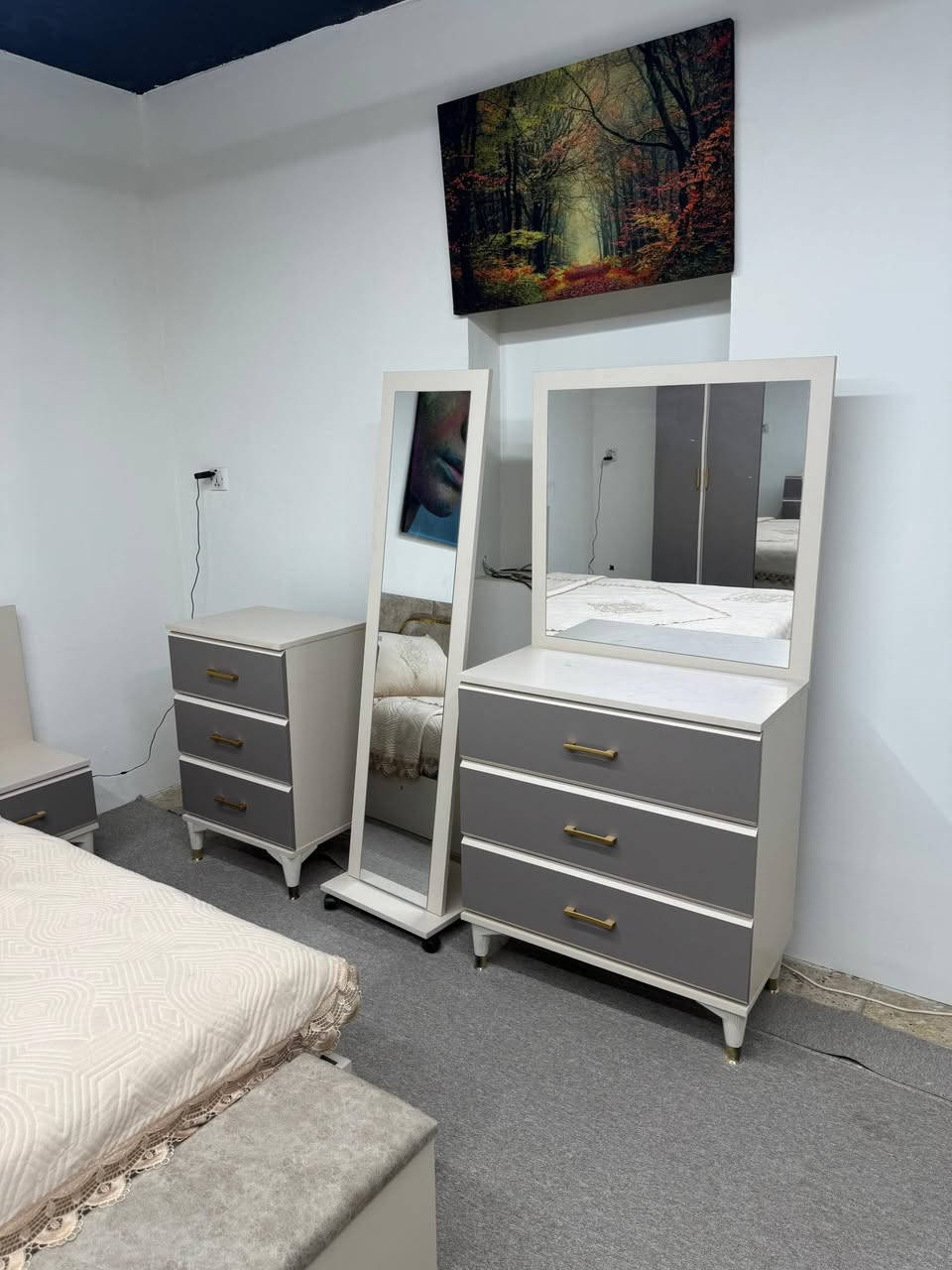 تم وصول موديل ايسباي 2 💯
هذا الموديل 10 قطع 
السرير خزانة
قياس الكنتور مع الملحق 290 سم عمق 53 سم
قياس السرير مع الكومديات 290 سم
السعر : 1،000،000 الف فقط✨
الاستفسار /***********
