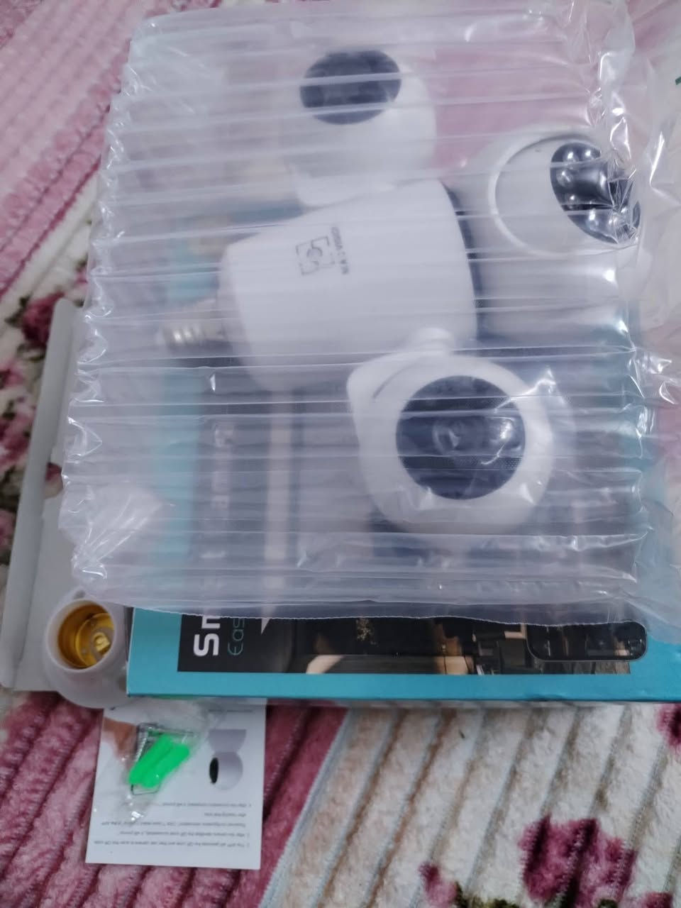 السلام عليكم 
كامرة ثلاثية متحركة للبيع استخدامها عن بعد عن طريق الهاتف والتحكم بها بعدها بالكارتون ما مستخدمة وبسعر كلش مناسب ٤٠ الف ترهم داخل البيت او خارجه للاتصال ***********
