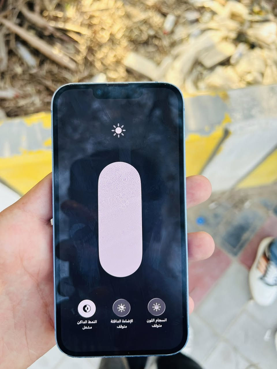 آيفون 14 العادي ( كامرتين )
ذاكره 512 GB 
البطارية اصليه عمرها 85 
الجهاز استخدام شخصي 
يعني كل شي ما مبدل بي 
نظافتة مثل ما واضح بالصور
شخوط خفيفه بالشاصي و فطر بالزجاج الخلفي 
فقط 
الجهاز كل مشكله ما واجهت بي
السعر 500 الف وبي مجال حگ جيه


**إذا كنت صاحب هذا الإعلان وتريد حذفه لأي سبب، رجاءا أرسل رسالة إلى الدعم الفني**