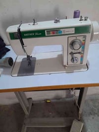 للبيع مكينه الخياطة براضر ام تطريز السعر 200 الف وبيها مجال حك الجيه ا...